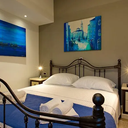 Lorena ヴィラ ザトン