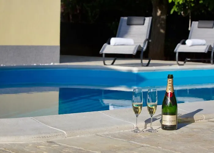 Lorena فيلة زاتون